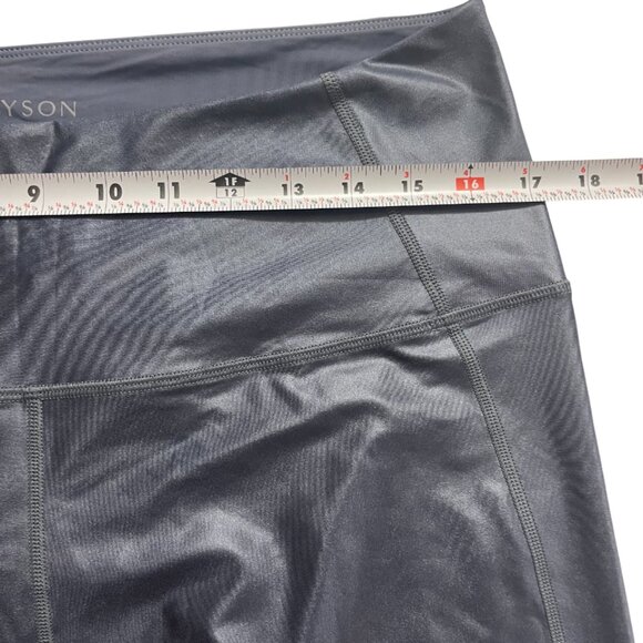 Greyson. Gray sports leggings for women. Size XL. 79% Nylon. Made in China. - Picture 6 of 7